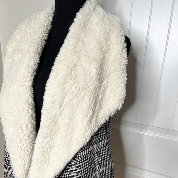 Westbound Reversible Winter Vest - Picture 4 of 8